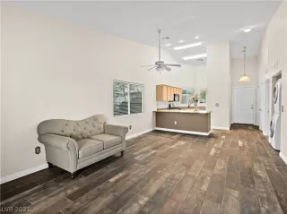 Photo #5: 2341239 Listing 