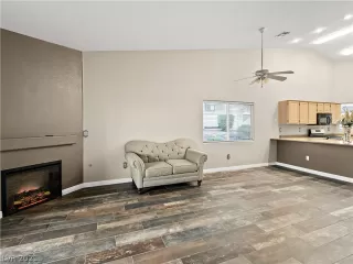 Photo #6: 2341239 Listing 