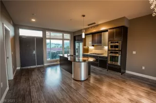 Photo #1: 2341246 Listing 