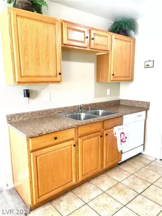 Photo #5: 2341331 Listing