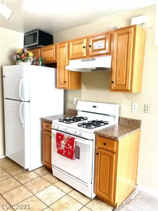 Photo #6: 2341331 Listing