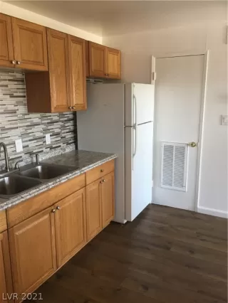 Photo #3: 2341336 Listing 