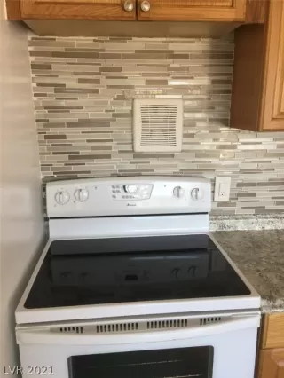 Photo #5: 2341336 Listing 