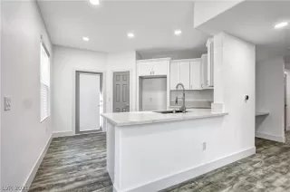 Photo #5: 2341398 Listing 