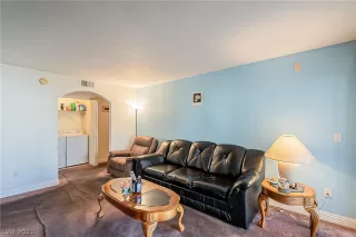 Photo #4: 2341415 Listing