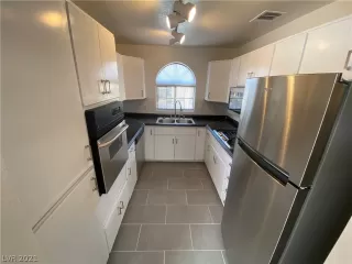 Photo #3: 2341427 Listing 