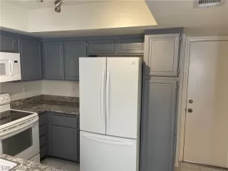 Photo #2: 2341458 Listing 