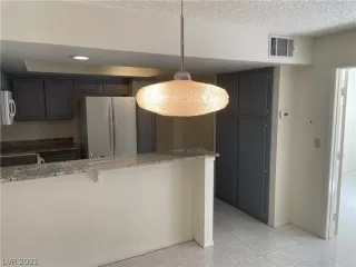 Photo #4: 2341458 Listing 