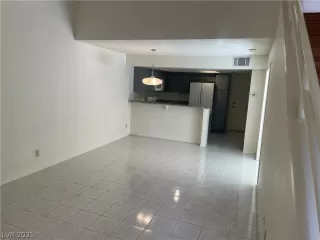 Photo #5: 2341458 Listing 