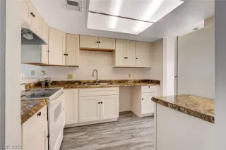 Photo #5: 2341463 Listing 