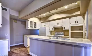 Photo #5: 2341466 Listing 