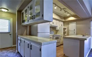 Photo #6: 2341466 Listing 