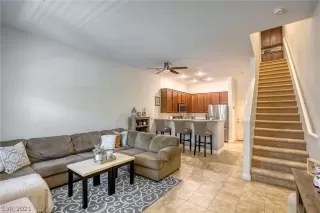 Photo #4: 2341471 Listing 