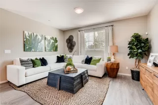 Photo #2: 2341474 Listing