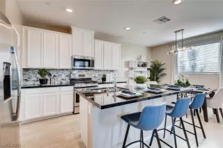 Photo #4: 2341489 Listing