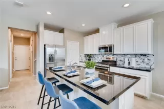 Photo #5: 2341489 Listing