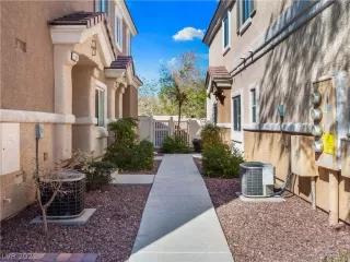 Photo #3: 2341507 Listing