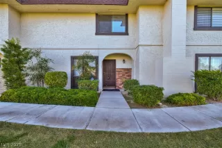 Photo #1: 2341515 Listing