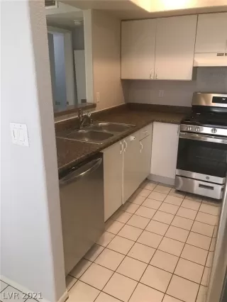 Photo #4: 2341518 Listing 