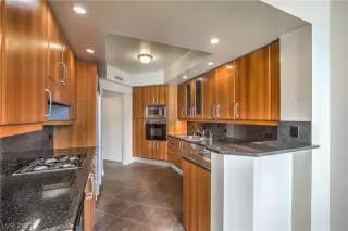 Photo #3: 2341550 Listing