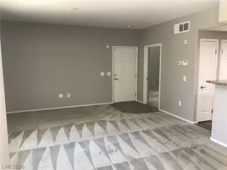 Photo #4: 2341560 Listing