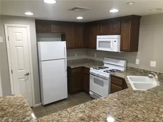 Photo #5: 2341560 Listing