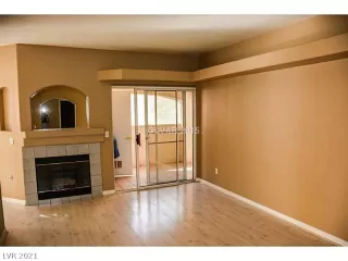 Photo #5: 2341572 Listing