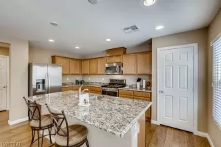 Photo #4: 2341628 Listing 