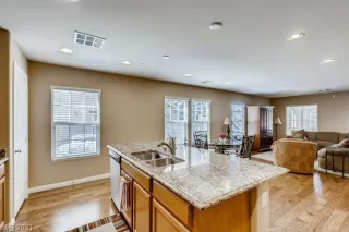 Photo #5: 2341628 Listing 