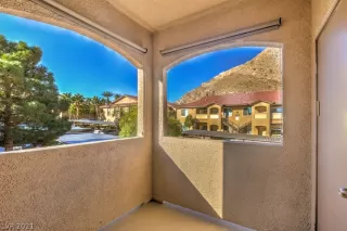 Photo #4: 2341679 Listing