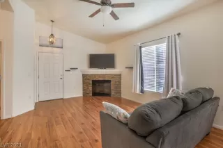 Photo #6: 2341679 Listing