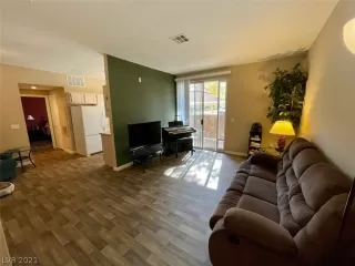 Photo #2: 2341705 Listing