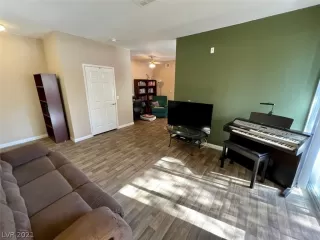 Photo #3: 2341705 Listing