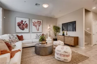 Photo #3: 2341708 Listing