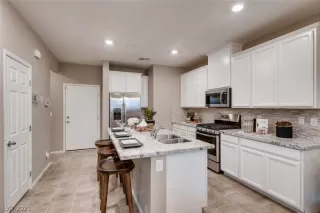 Photo #4: 2341708 Listing