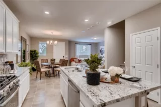 Photo #5: 2341708 Listing