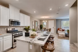 Photo #6: 2341708 Listing