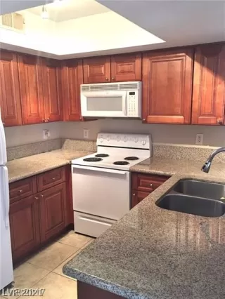 Photo #5: 2341712 Listing 