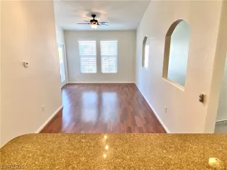 Photo #3: 2341775 Listing