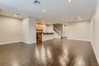 Photo #4: 2341793 Listing