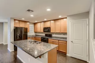 Photo #6: 2341793 Listing