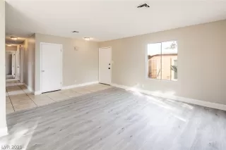 Photo #3: 2341884 Listing