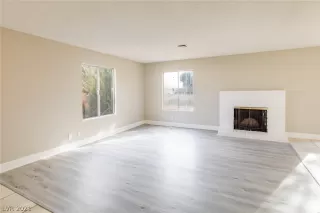 Photo #5: 2341884 Listing