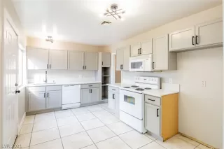 Photo #6: 2341884 Listing