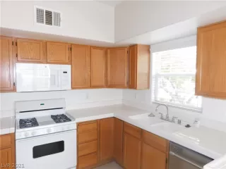 Photo #5: 2341897 Listing 