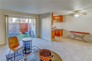 Photo #3: 2341906 Listing