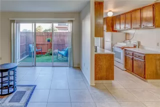 Photo #4: 2341906 Listing