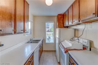 Photo #5: 2341906 Listing