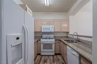 Photo #1: 2341911 Listing 