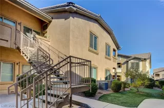 Photo #3: 2341925 Listing